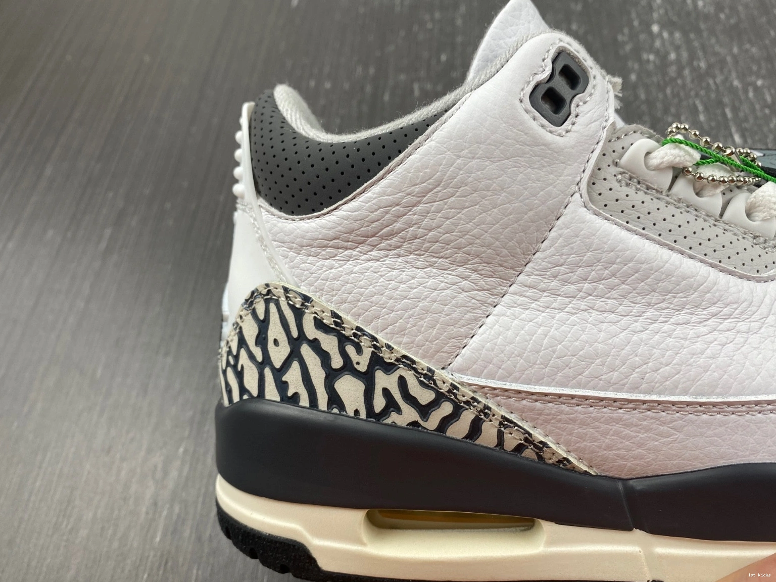 Sneak Hide 3 N' - (GS) Jordan DX6665-100 Retro 0515